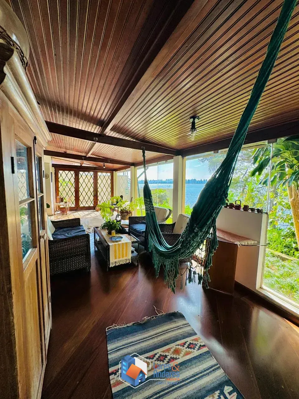 Imagem Casa no condomínio Rua Indore para venda com 3 quartos, 1,000m²