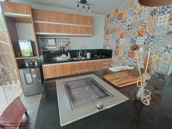 Imagem Luxuosa Casa em Condomínio à Venda em Camaçari-BA, Vila de Abrantes: 4 Quartos, 4 Suítes, 2 Salas, 2 Banheiros, 4 Vagas, 280m².