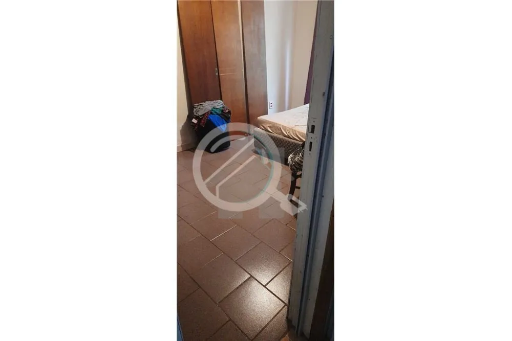 Imagem Apartamento de 2 quartos, banheiro, sala e cozinha, parcialmente mobiliado, situado em uma região p...