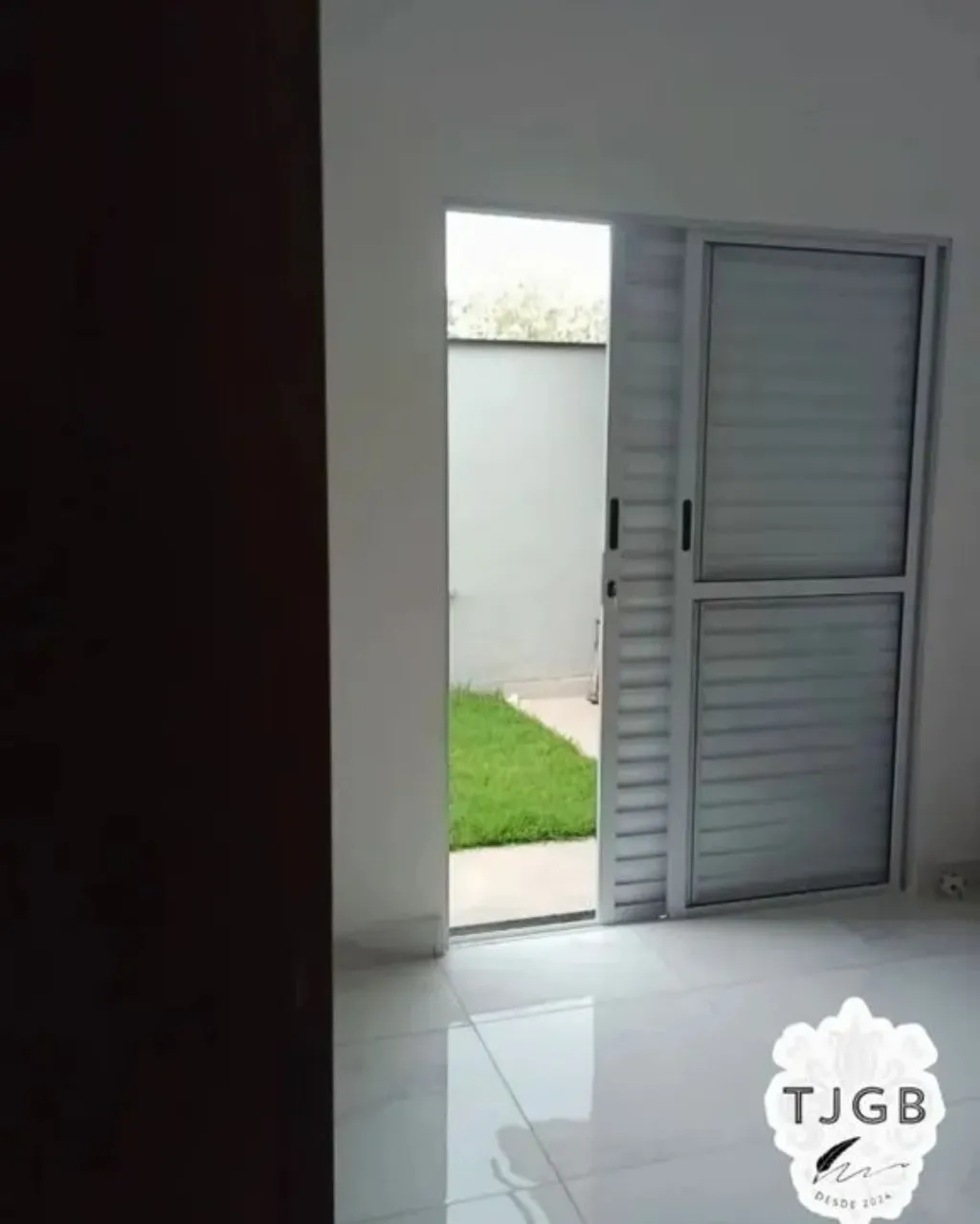 Imagem Casa em Condomínio à Venda em Sorocaba-SP: 3 Quartos, 1 Suíte, 2 Banheiros, 2 Vagas de Garagem e 140m² no Jardim Novo Horizonte!