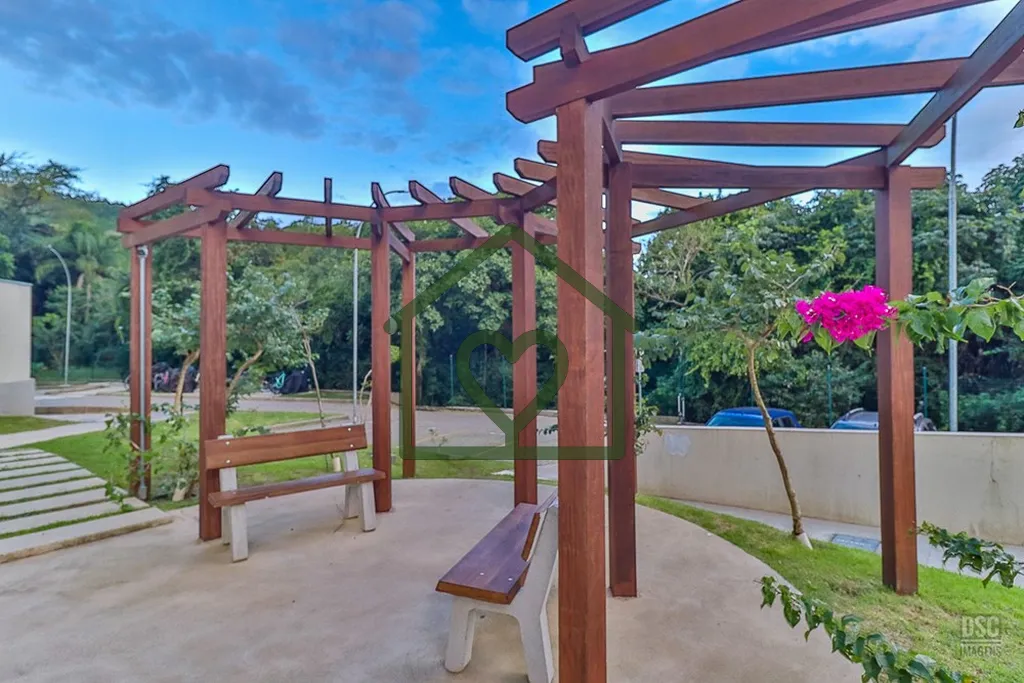Imagem Este lindo apartamento conta com: 
 2 dormitórios (sendo 1 suíte) 
 55m² bem distribuídos 
 Saca...