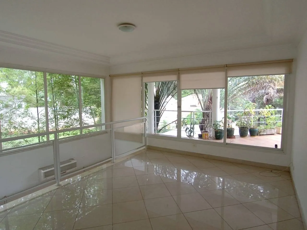Imagem Casa Sobrado de 700m² Localizada no Residencial Zero!