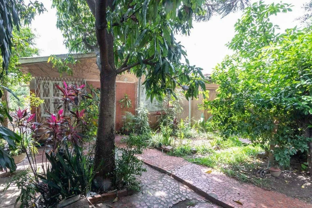 Imagem terreno com 605m², 11m de frente e 55m de frente a fundos.