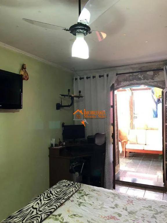 Imagem Casa com 3 dormitórios à venda, 350 m² por R$ 1.200.000,00 - Jardim Santa Bárbara - Guarulhos/SP