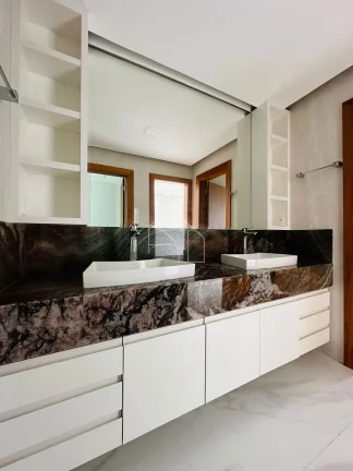 Imagem CASA LUXUOSA NO BOULEVARD LAGOA
