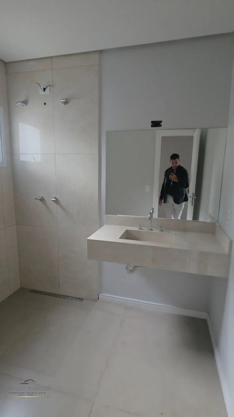 Imagem Sobrado à Venda com 3 quartos no bairro Belvedere, em Poços de Caldas - MG