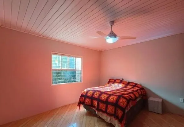 Imagem Casa no bairro Jardim do Salso com 2 dormitórios e 4 vagas