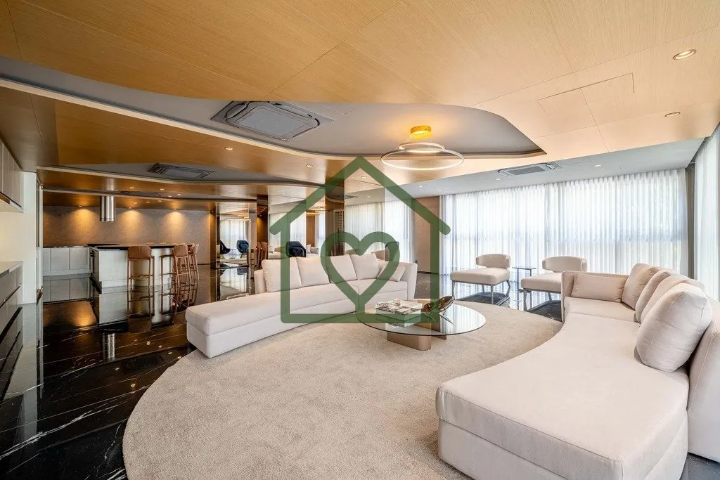 Imagem Apartamento de 378,97 m² privativos, com 4 suítes, uma ampla suíte máster com closet, 4 vagas de...
