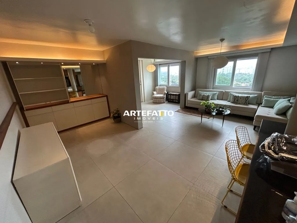 Imagem Este apartamento reformado está localizado em uma das regiões mais práticas