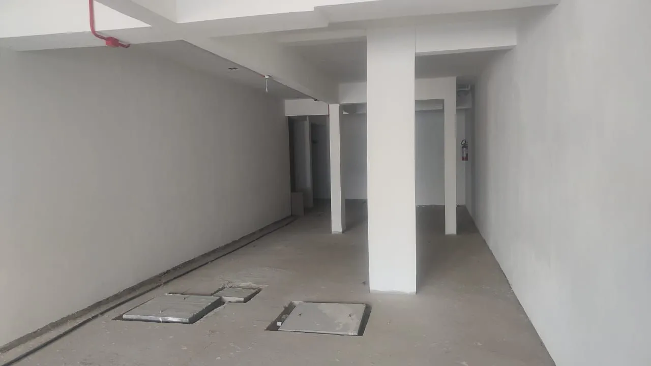 Imagem Vende loja ,com mezanino 180m², 2 banheiros