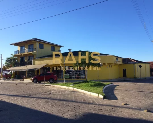 Imagem Ótimo prédio comercial localizado no centro de Barra do Sul, bem próximo ao Porto Balneário Barr...