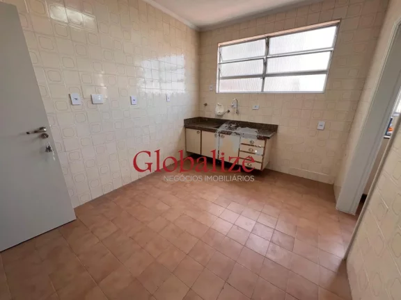 Imagem Apartamento com 2 suítes, vaga demarcada, elevador, todo reformado, amplo no Marapé em Santos por R$ 560.000,00