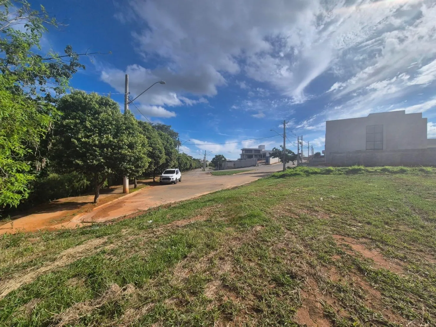 Imagem Terreno de 1219m² no Condomínio Colonial Village 2, ao Lado da Área Verde, em Localização Privilegiada!