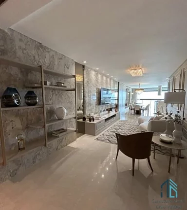 Imagem Apartamento Frente Mar, Semi mobiliado, 04 suítes, 04 vagas, Meia Praia em Itapema - SC