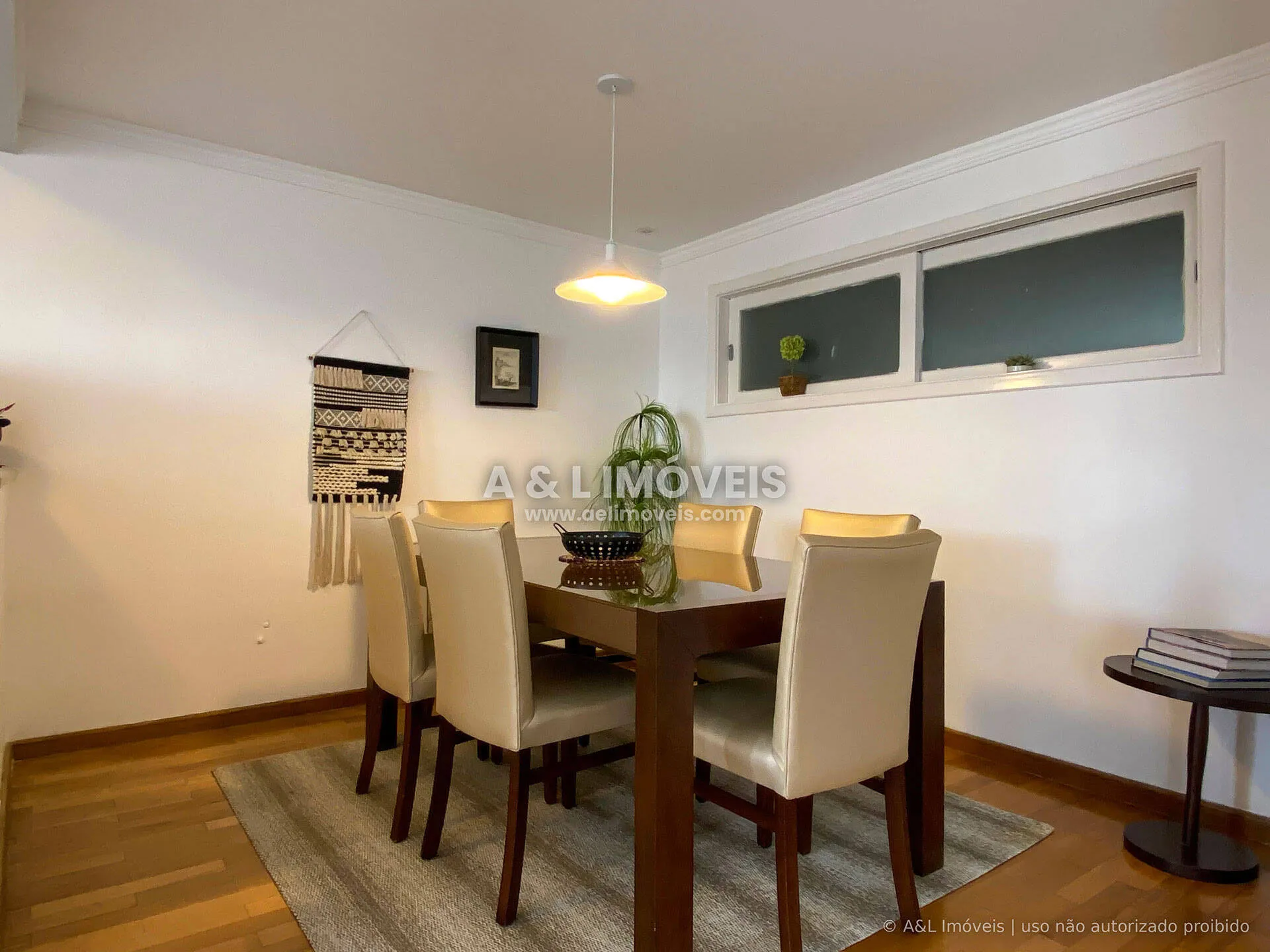 Imagem Duplex à venda em Campos do Jordão com 2 suítes e lareira