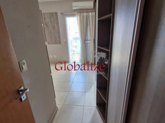 Imagem Apartamento com 3 quartos, 1 suíte e duas vagas de garagem no coração da Pompeia, em Santos. Valor R$ 1.120.000,00.