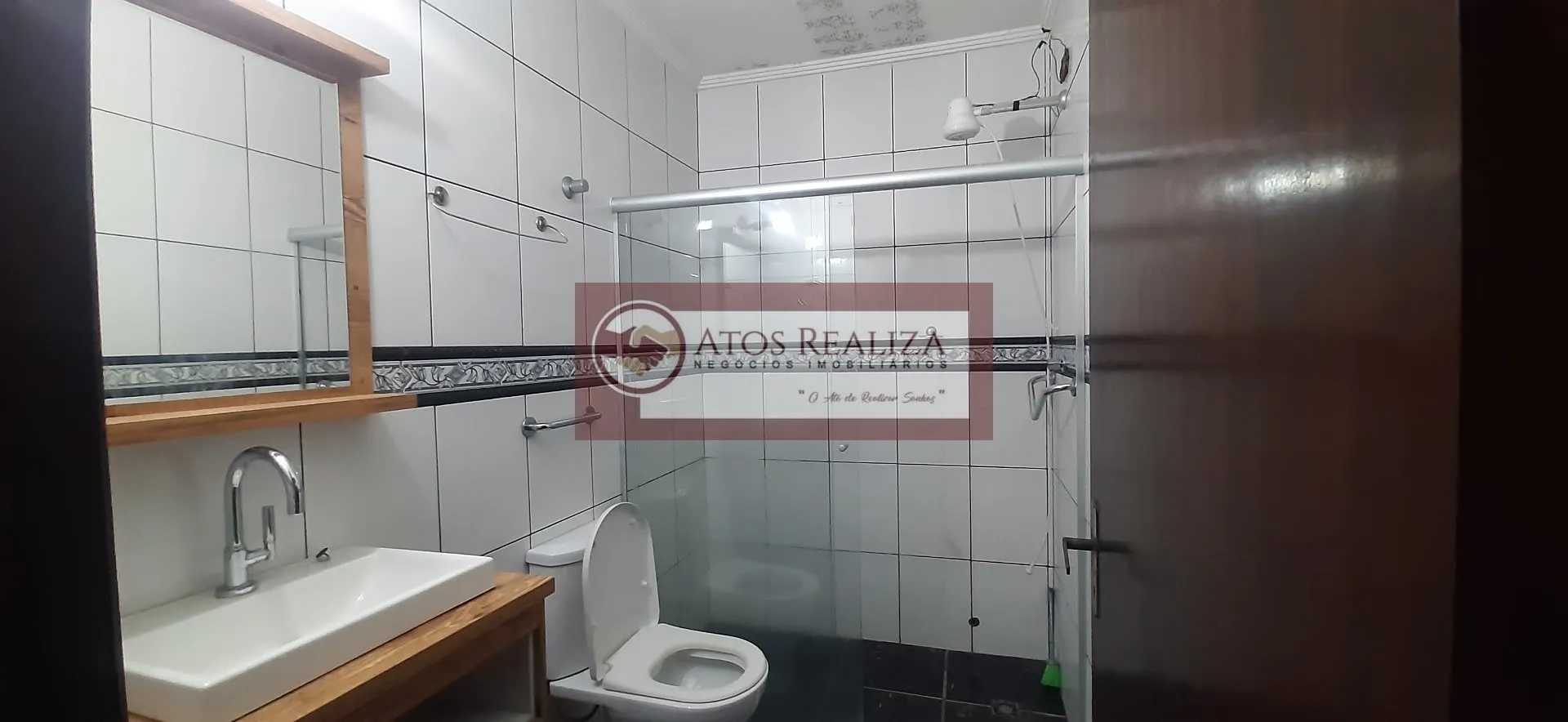 Imagem Este incrível sobrado de 102m² de área útil está localizado em Socorro - São Paulo e é a escolha perfeita para quem busca conforto e praticidade. Com dois dormitórios e dois banheiros, este imóvel é ideal para casais e pequenas famílias que buscam um lar 