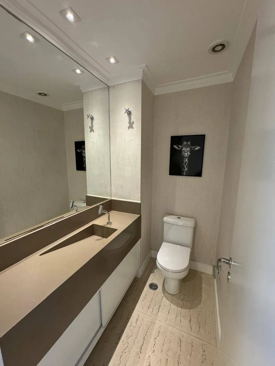 Imagem Apartamento Mobiliado no Centro de Alphaville - 3 Suítes e Sacada Gourmet