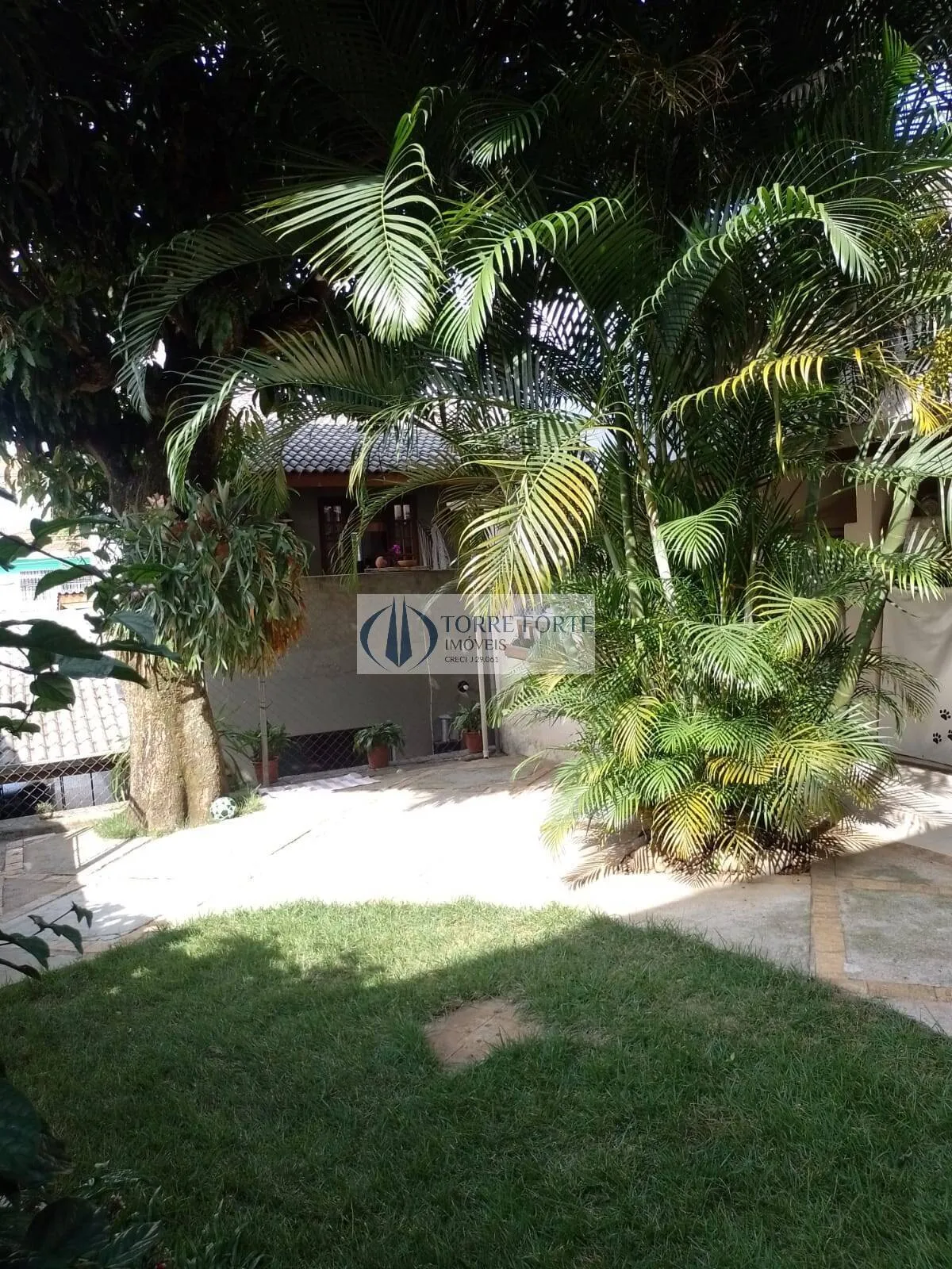 Imagem Casa com estilo moderno, 3 dormitórios, 4 vagas no Jardim Vila Galvão