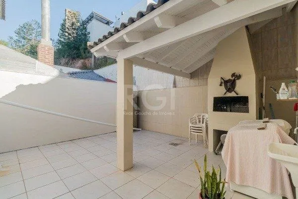 Imagem Casa para Venda - 137m², 3 dormitórios, sendo 3 suites, 2 vagas - Hípica