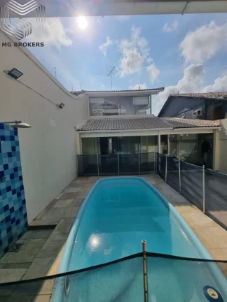 Imagem Casa de alto padrão em condomínio na Barra da Tijuca, Rio de Janeiro: 4 quartos, 3 suítes, 3 vagas, 250m². Imperdível!