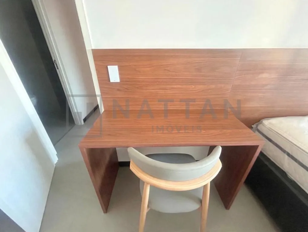 Imagem Apartamento mobiliado com varanda ampla, vista para área verde e cozinha integrada planejada