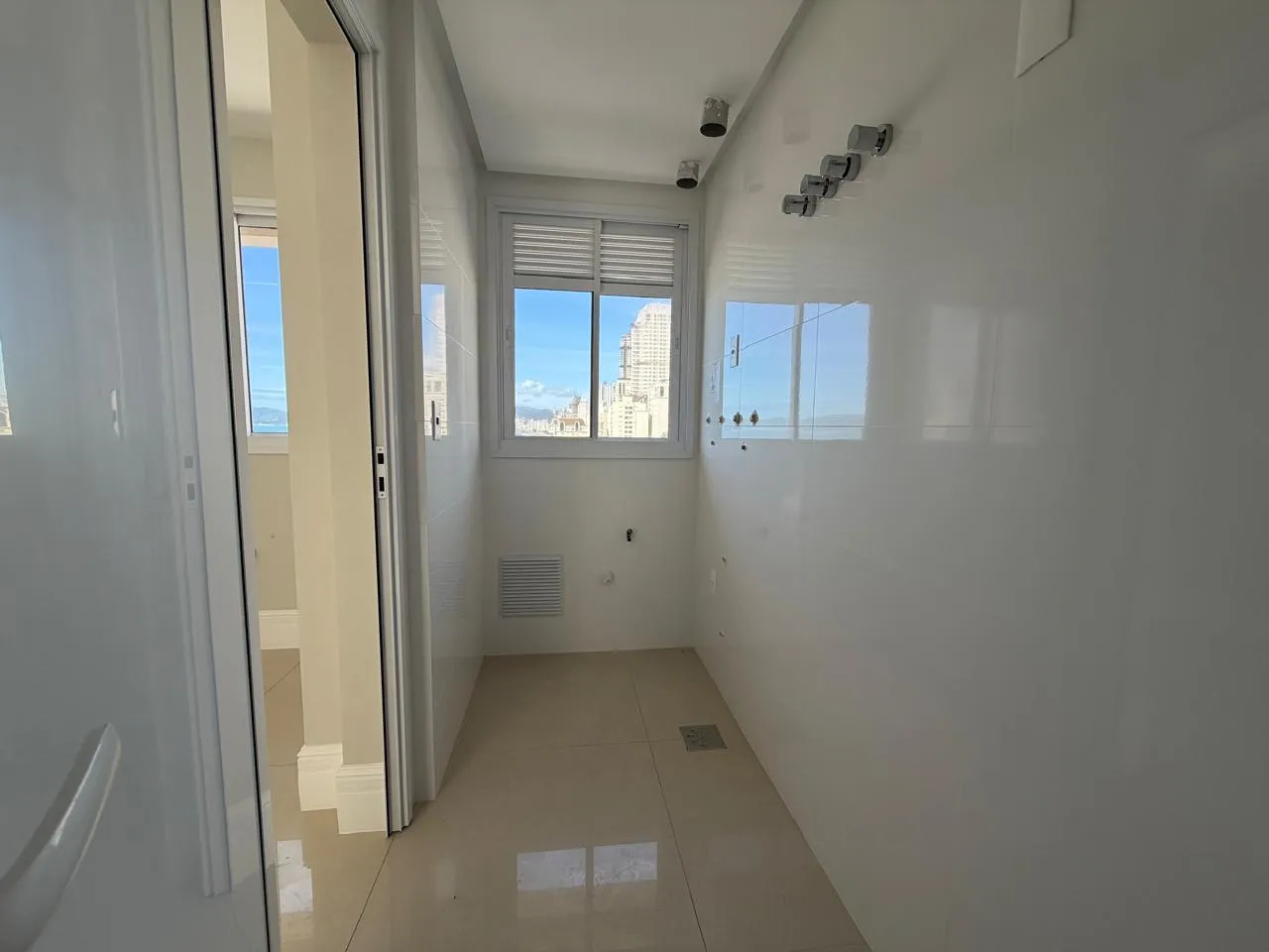 Imagem Apartamento com vista para o mar à venda com 192m2 por R$ 6.590.000,00