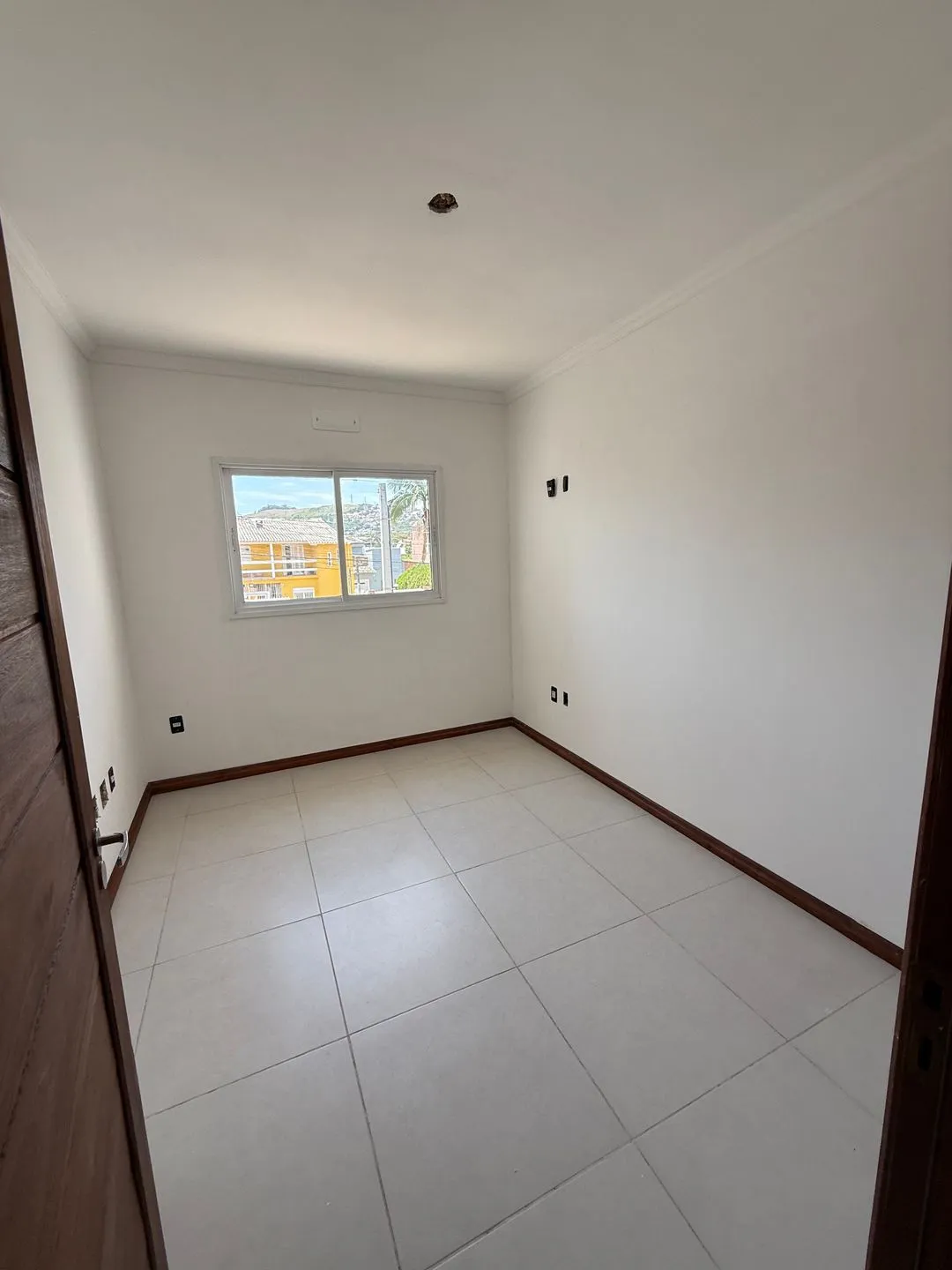 Imagem Casa à venda em Porto Alegre, Camaquã, com 3 quartos, 230m2