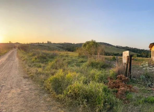 Propriedade Rural de 10 Mil Metros em Morro do Alto, Itapetininga - SP em Área Rural