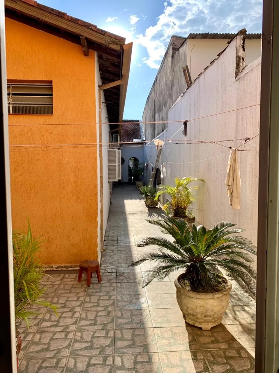 Imagem Comercial para Locação 6 Quartos, 3 Suites, 4 Vagas, 400M², Centro, Taubaté - SP