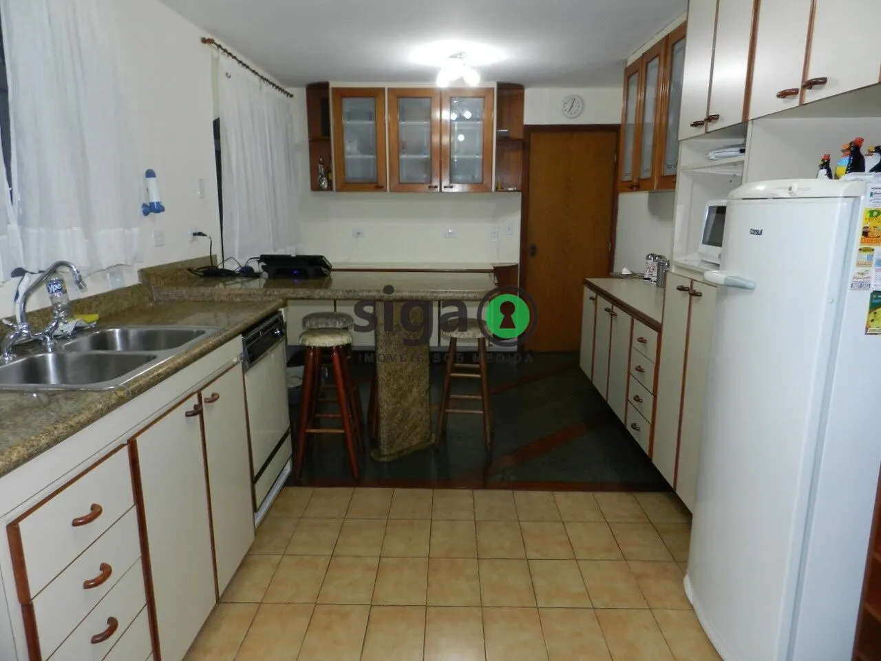 Imagem Casa Espaçosa com 5 Dormitórios e Quintal Próxima ao Metrô Vila Sônia.