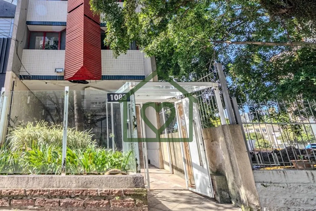 Descubra a oportunidade única de adquirir um conjunto comercial/sala desocupada, situada na Rua Vis...