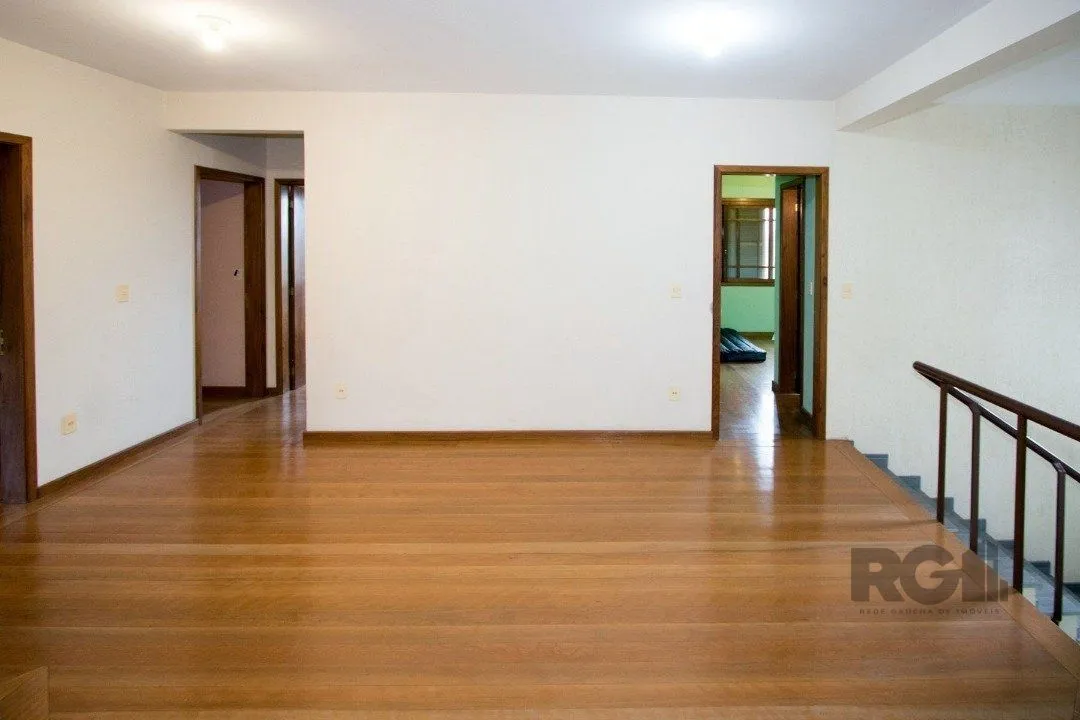 Imagem Sobrado com 6 suites, lareira, lavabo, pátio - Bairro Belém Velho