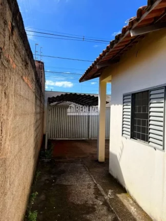 Imagem Casa à venda no Bairro Jardim Itália, Uberaba - 2 dormitórios e 2 garagens!
