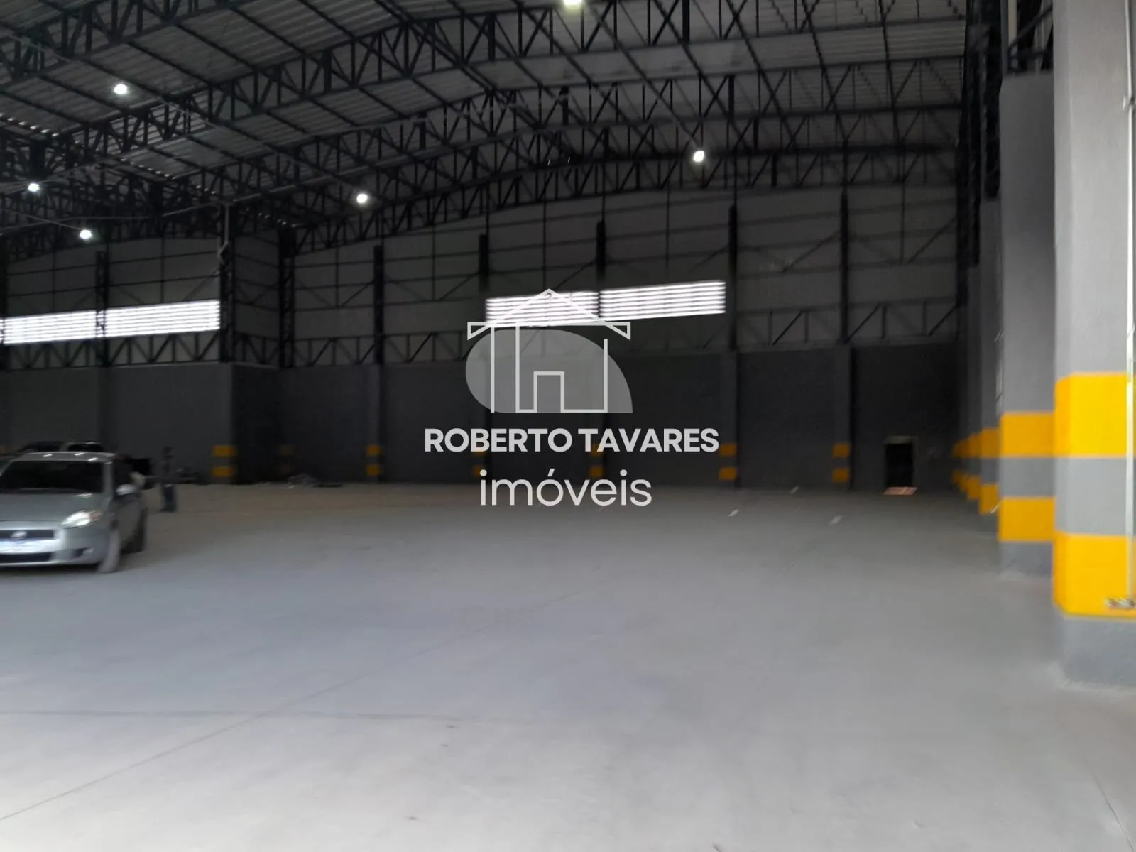Imagem Galpão para Locação - 4 Docas - 1 Rampa - 15 Vagas de garagens - Junto a Rod. Régis Bittencourt (BR116).