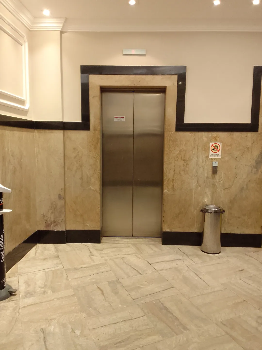 Imagem Sala comercial à venda em Porto Alegre, Centro, 112.6m2