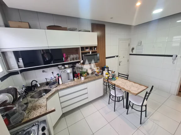 Imagem Apartamento na Segunda Quadra da Praia em Santos | 136m² | 3 Quartos | Elevador Privativo | Boqueirão