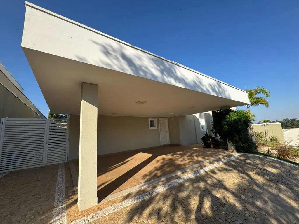 Imagem Casa de Luxo em Condomínio à Venda em Valinhos-SP, 4 Suítes, 3 Salas, 7 Banheiros, 4 Vagas de Garagem 460m²