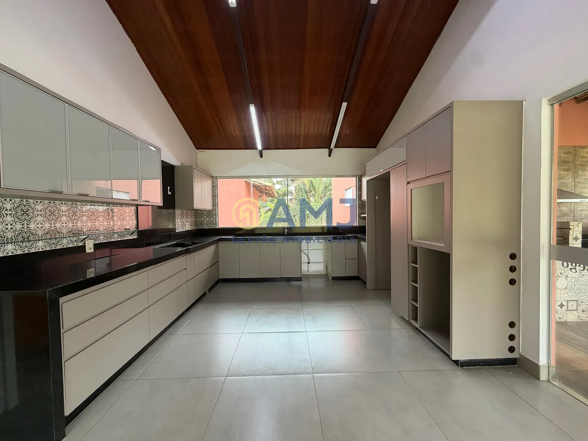 Imagem Casa de Alto Padrão para Aluguel no Condomínio Alto da Boa Vista - Senador Canedo