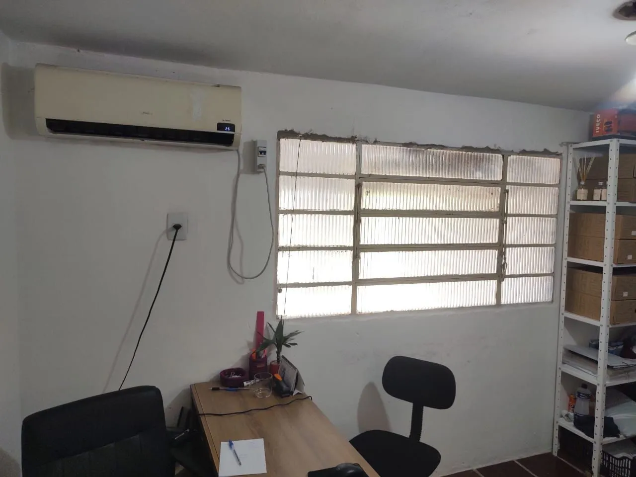 Imagem Vende Casa Comercial com deposito na parte de baixo, 289,80m²residência em cima.