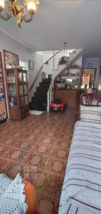 Imagem Casa de 2 dormitórios sendo 1 suíte, 3 banheiros, 2 vagas, com 131m² em Taboão, São Bernardo do Campo