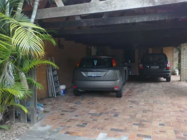 Imagem Casa para Venda - 350m², 3 dormitórios, sendo 1 suites, 6 vagas - Tristeza