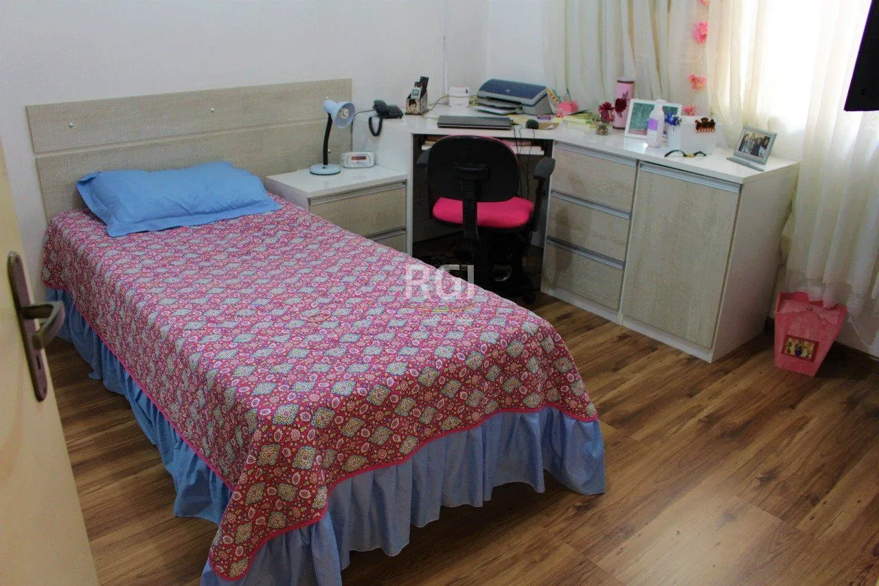 Imagem Casa para Venda - 208m², 3 dormitórios, 1 vaga - Partenon