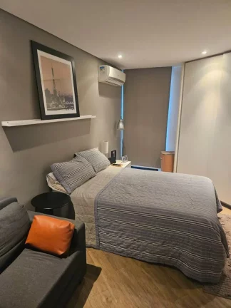 Imagem Apartamento à venda em São Paulo, Vila Nova Conceição, com 1 quarto, 37m2 e 1 vaga. Reformado e mobiliado.