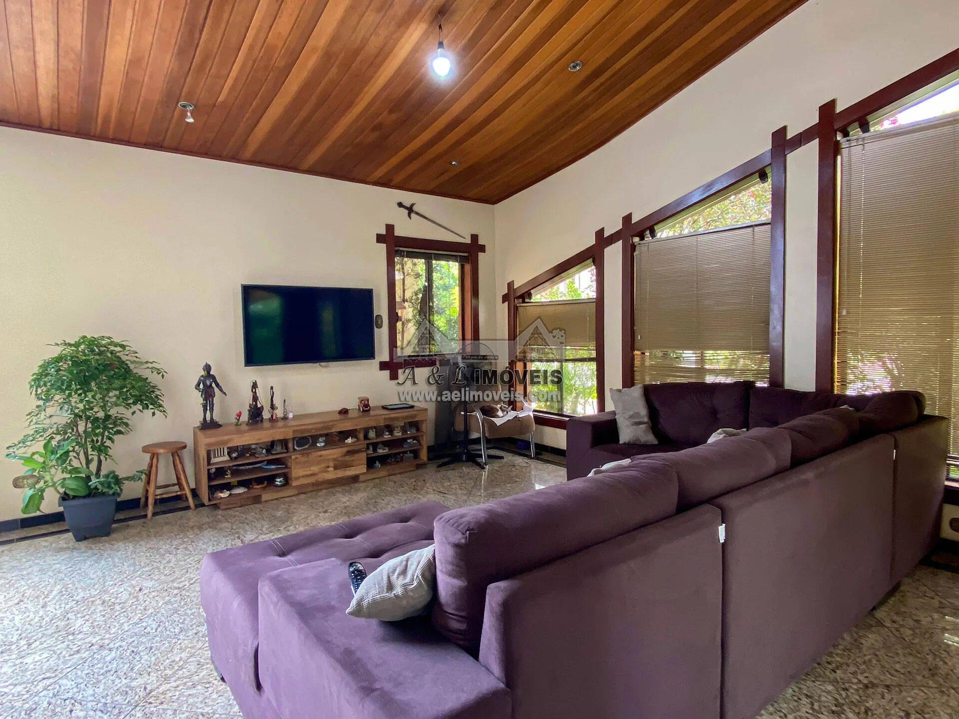 Imagem Casa à venda em Taubaté - Com 06 dormitórios no Taubaté Village
