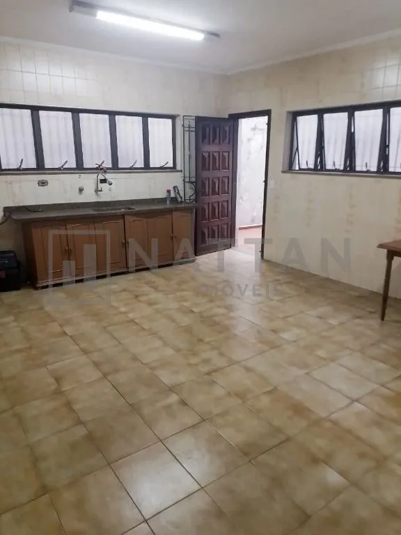 Imagem Casa à venda com 3 dormitórios, 4 banheiros, salão de festas e terreno de 208 m²