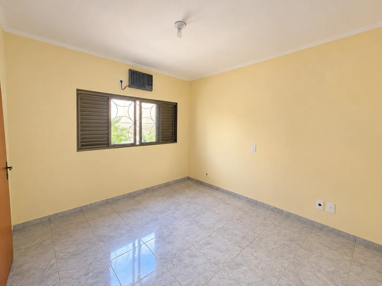 Foto do imóvel: Casa com 3 Quartos à Venda, 240 m² em Vila Curti