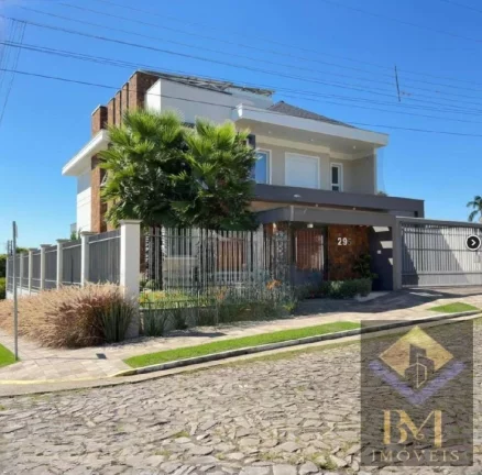 Belíssima casa de altíssimo padrão, combinando luxo, conforto sofisticação.