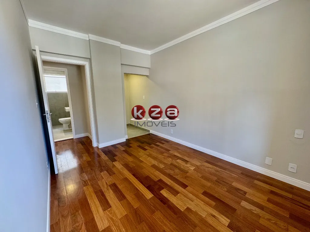 Imagem Apartamento a venda em Campinas-SP, repaginado, no Centro: 2 quartos, 1 suíte, 2 banheiros, 1 vaga e 80m² de área. Confira!