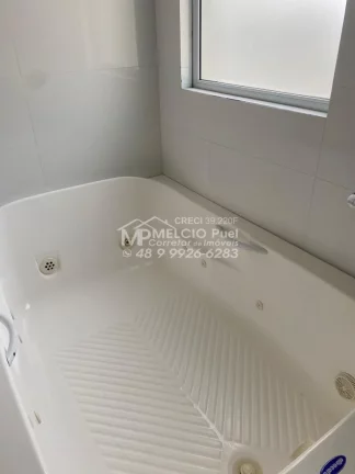 Imagem Vendo Apartamento em Meia Praia Itapema, Residencial La Lumiere, 200 Metros do Mar. Com 4 Suítes, 210m² de área privada. 3 elevadores, 2 garagens.
